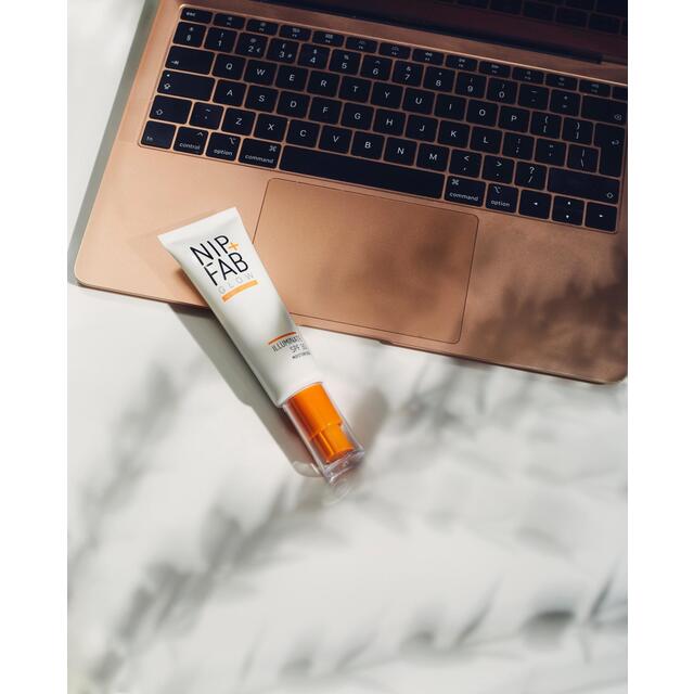 Nip+Fab Illuminate SPF30 Moisturiser thumbnail 3
