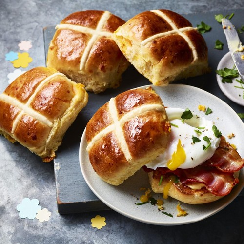 M&S 4 Extremely Cheesy Hot Cross Buns thumbnail 2