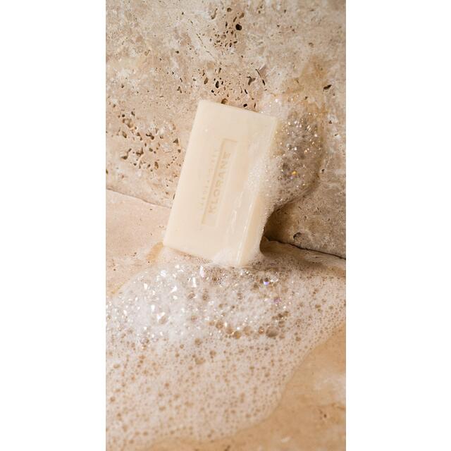 Klorane Softening Solid Shampoo Bar with Oat Milk for the Whole Family thumbnail 4