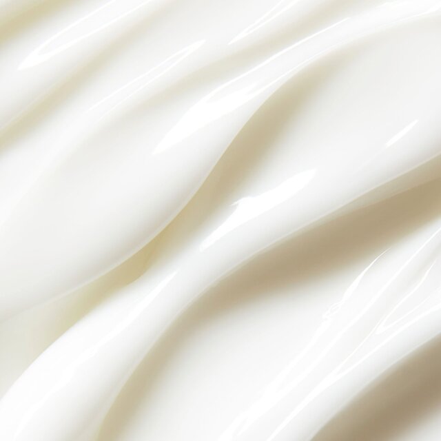 St Tropez Gradual Tan Classic Daily Firming Lotion Medium thumbnail 5