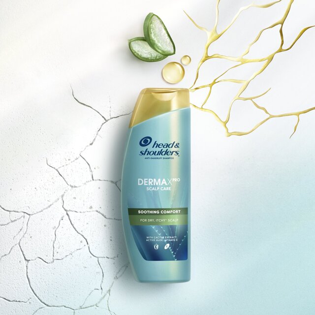 Head & Shoulders Derma X Pro Soothe Shampoo thumbnail 4