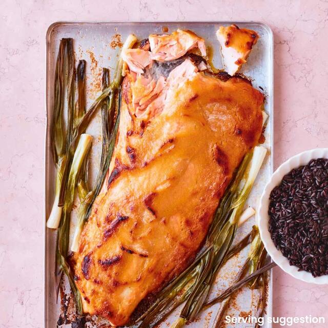 Ocado Side of Salmon Skin On & Boneless thumbnail 4