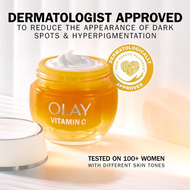 Olay Regenerist Vitamin C Facial Moisturiser thumbnail 2