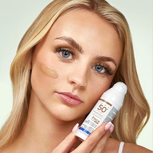 Ultrasun SPF 50+ Face Tinted Sunscreen thumbnail 4
