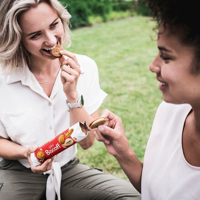 Lotus Biscoff Sandwich Vanilla Cream thumbnail 4