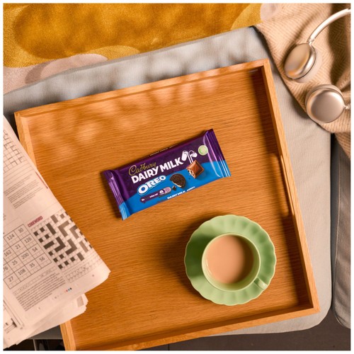 Cadbury Dairy Milk Oreo Chocolate Bar thumbnail 2