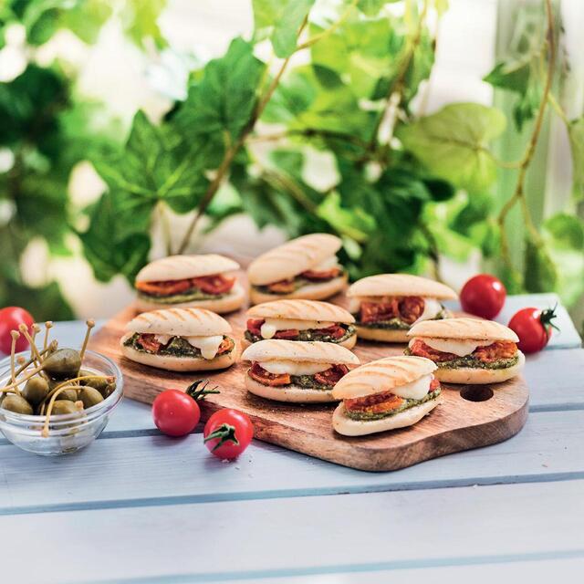 Picard Tomato, Pesto & Mozzarella Mini Paninis thumbnail 2