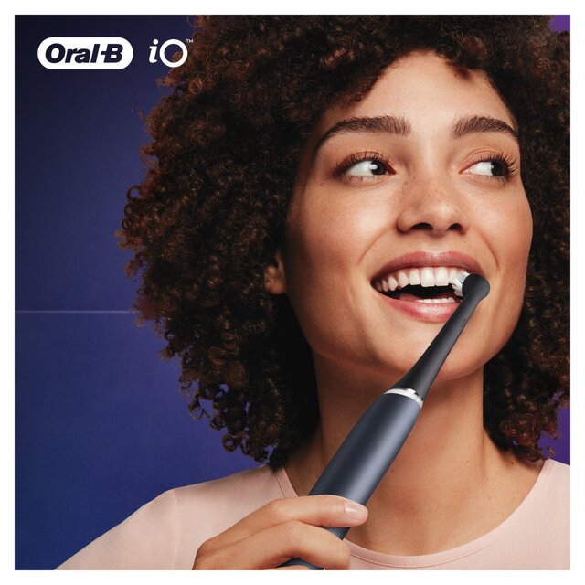 Oral-B iO Ultimate Clean Black Electric Toothbrush Heads thumbnail 4