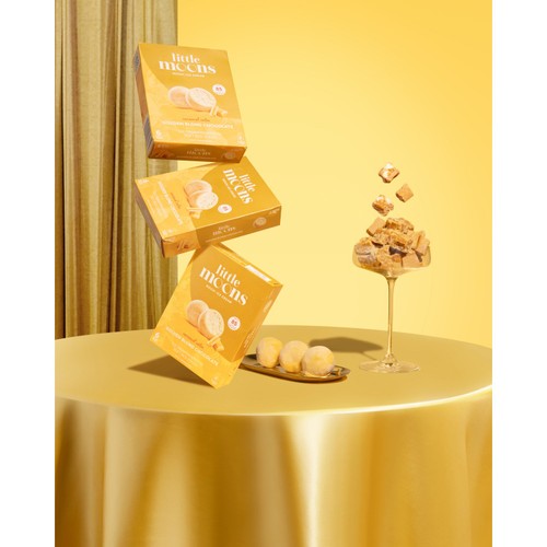 Little Moons Golden Blond Chocolate Mochi Ice Cream  thumbnail 4