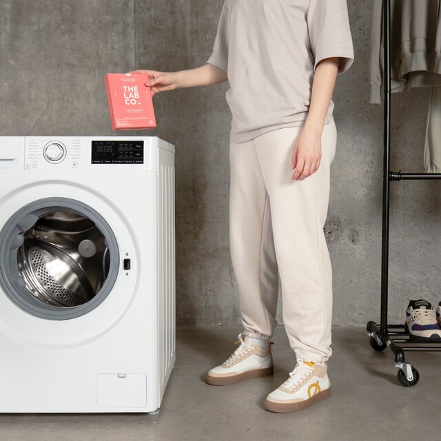 The Lab Co. Laundry Detergent Sheets Non Bio Energising Scent 64 Loads thumbnail 4