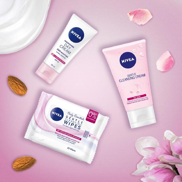 NIVEA Day Cream Face Moisturiser for Dry & Sensitive Skin SPF15 thumbnail 4