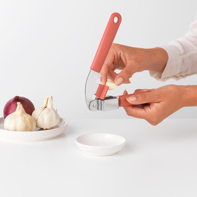 Brabantia Garlic Press Tasty+ Terracotta Pink thumbnail 3