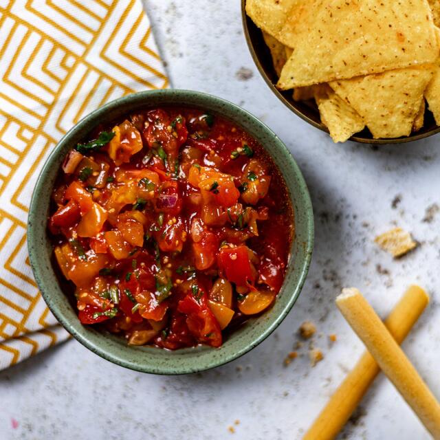 M&S Vine Ripened Tomato Salsa thumbnail 2