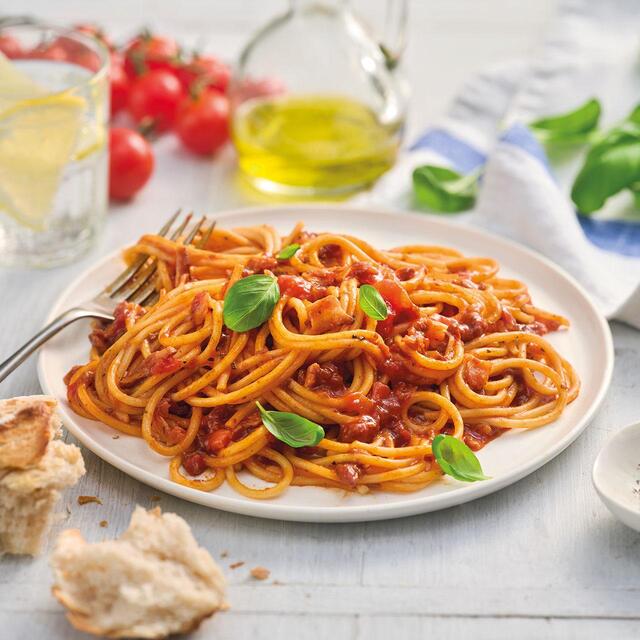 M&S Tuscan Style Bacon & Tomato Spaghetti thumbnail 2