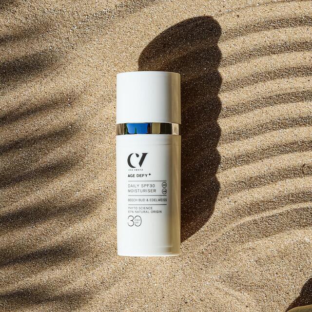 Green People Daily SPF30 Moisturiser Age Defy+ by Cha Vohtz thumbnail 3