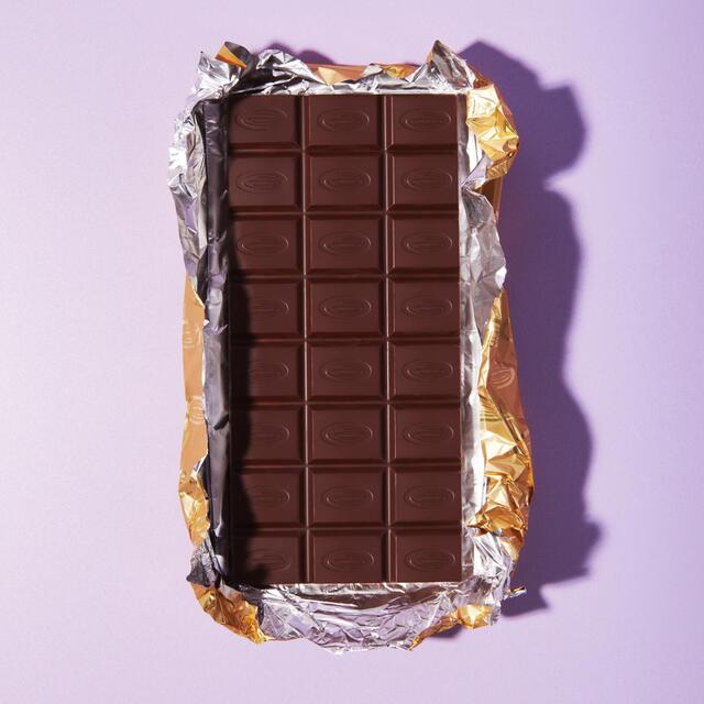 Raw Halo Mylk & Hazelnut Truffle Centres Vegan Chocolate Bar thumbnail 3