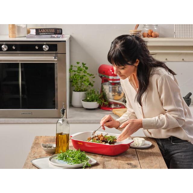 KitchenAid Empire Red Large 32cm Stoneware Rectangular Dish with Bamboo Lid thumbnail 7