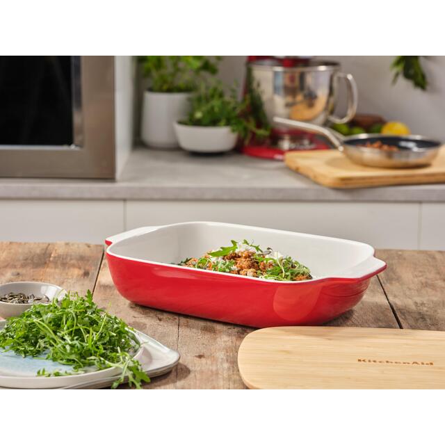 KitchenAid Empire Red Large 32cm Stoneware Rectangular Dish with Bamboo Lid thumbnail 9