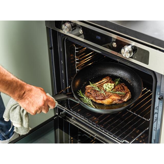 KitchenAid Classic Forged Ceramic Non-Stick 28cm/3.6 Litre Wok thumbnail 7