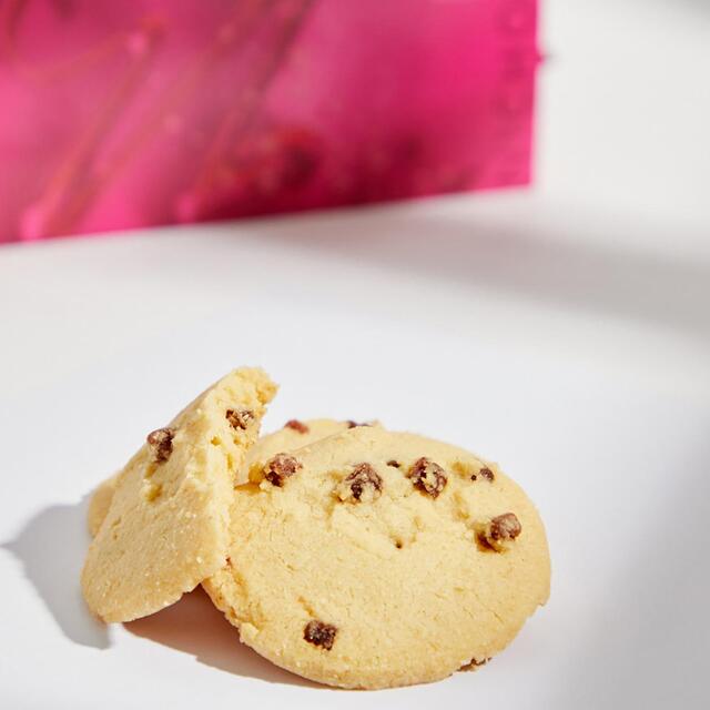 Harvey Nichols Strawberry Clotted Cream Biscuits thumbnail 3