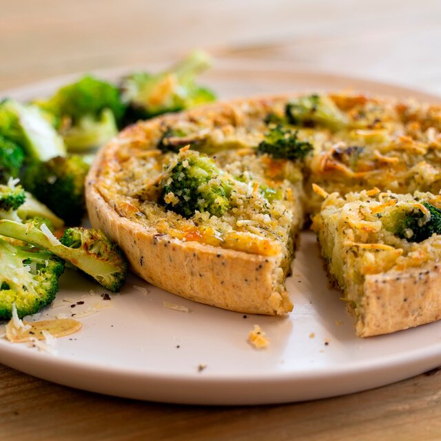 Higgidy Roasted Broccoli & Vintage Cheddar Quiche thumbnail 2
