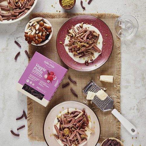 Dalla Costa Veggie pasta with beetroot, black carrot and onion thumbnail 4