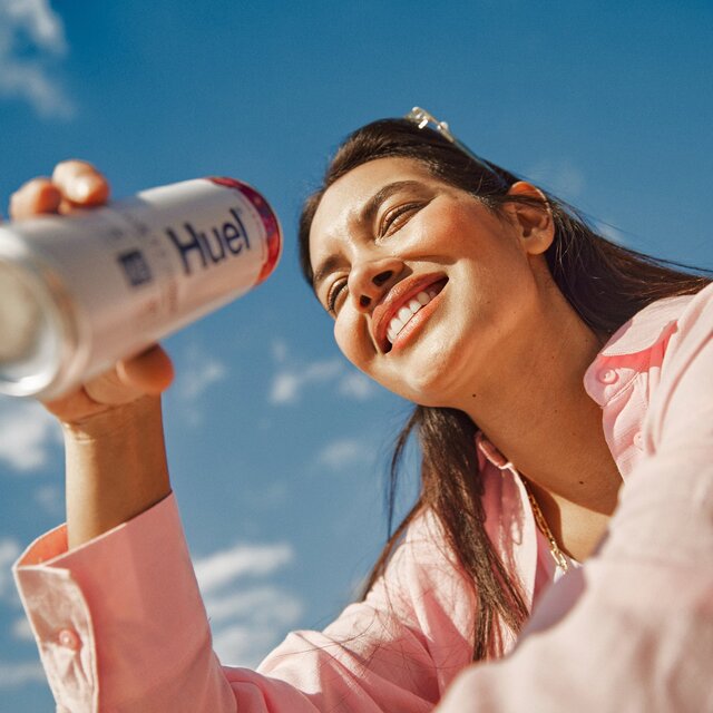 Huel Daily A-Z Cherry & Raspberry Sparkling Multivitamin Energy Drink thumbnail 3