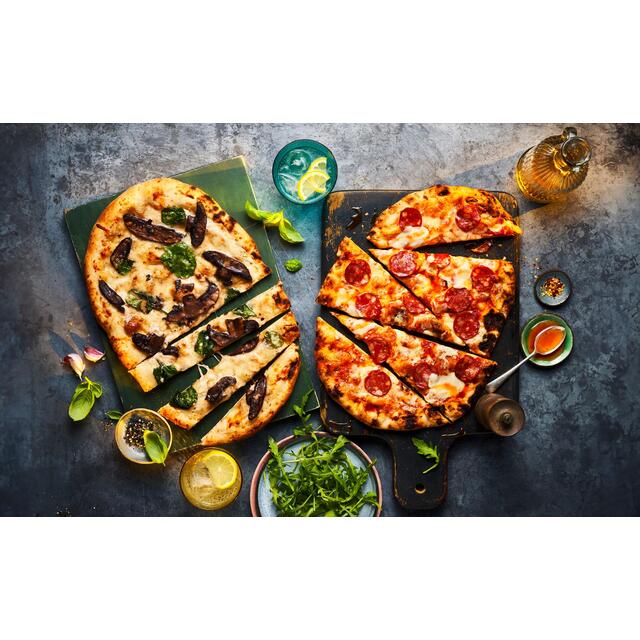 M&S Collection Quattro Formaggi Pizza thumbnail 4