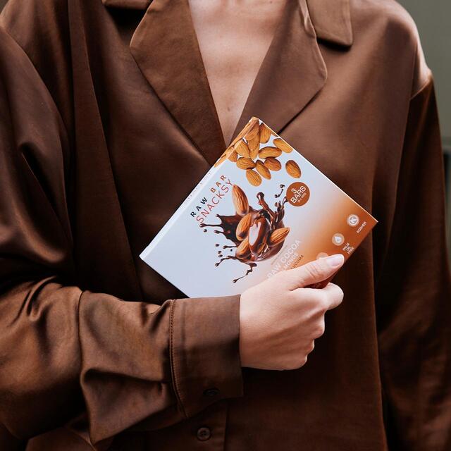 Snacksy Raw, Vegan, Alternative Chocolate Bar - Almond & Lucuma thumbnail 5