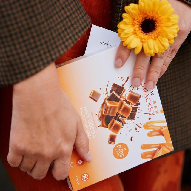 Snacksy Raw, Vegan, Alternative Chocolate Bar - Salted Caramel & Maca thumbnail 4