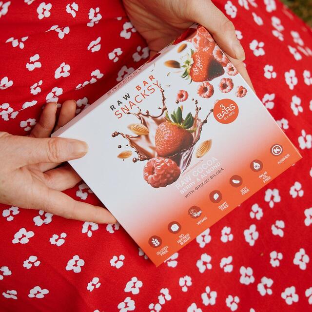 Snacksy Raw, Vegan, Alternative Chocolate Bar, Berry & Gingko Biloba thumbnail 5