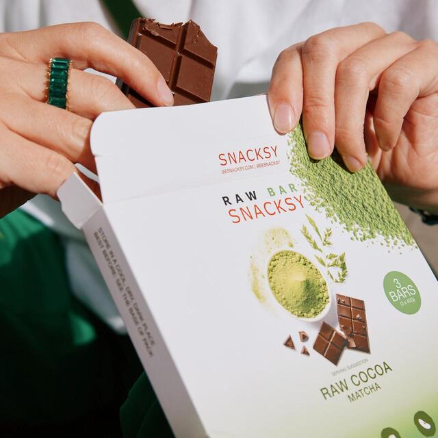 Snacksy Raw, Vegan, Alternative Chocolate Bar with Matcha thumbnail 4