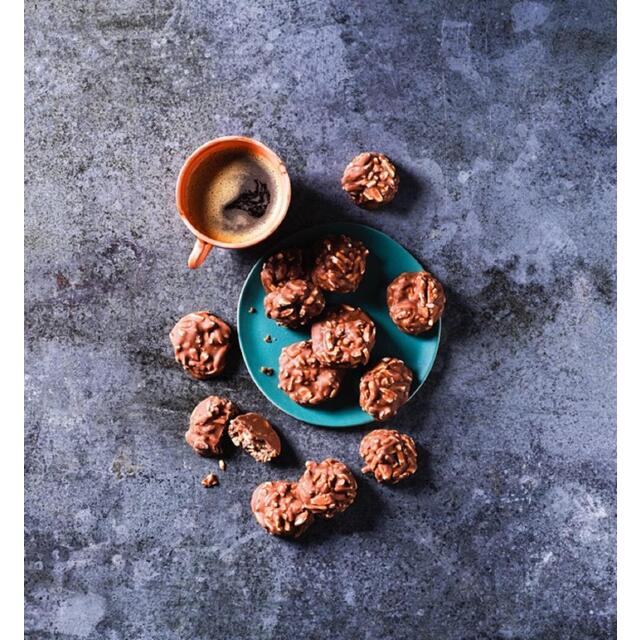 M&S Swiss Almond & Milk Chocolate Nutty Clouds thumbnail 3