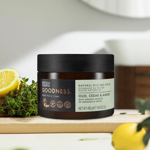 Baylis & Harding Goodness Oud, Salt, Apricot and Olive Stones Scrub thumbnail 2