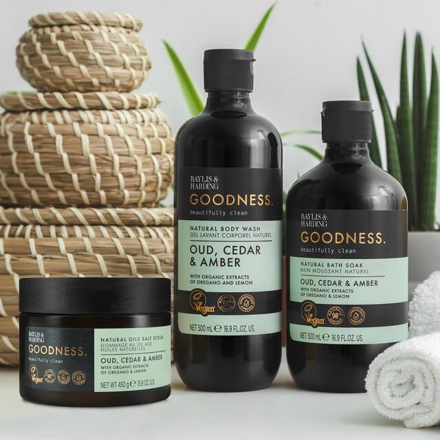 Baylis & Harding Goodness Oud, Salt, Apricot and Olive Stones Scrub thumbnail 3