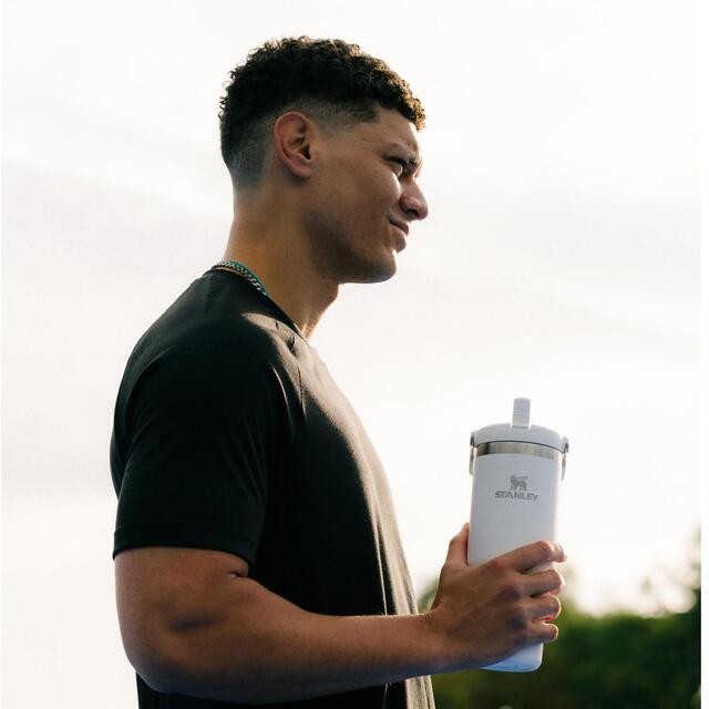 Stanley IceFlow Flip Straw Tumbler 0.89L / 30oz Frost thumbnail 2