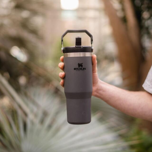 Stanley IceFlow Flip Straw Tumbler 0.89L / 30oz Charcoal thumbnail 2