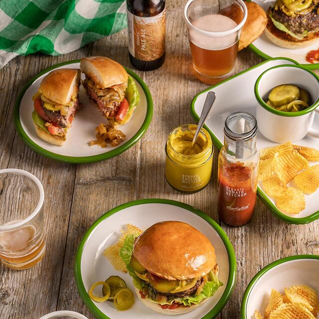 Daylesford Organic 4 Quarter Pounder British Beef Burgers thumbnail 4