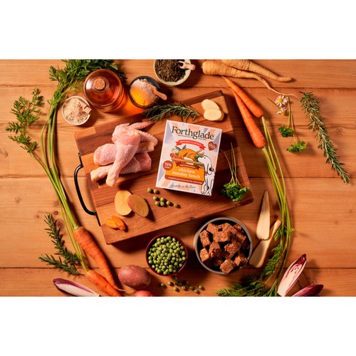 Forthglade Chicken Family Lunch Complete Grain Free Adult Wet Dog Food 395g thumbnail 3