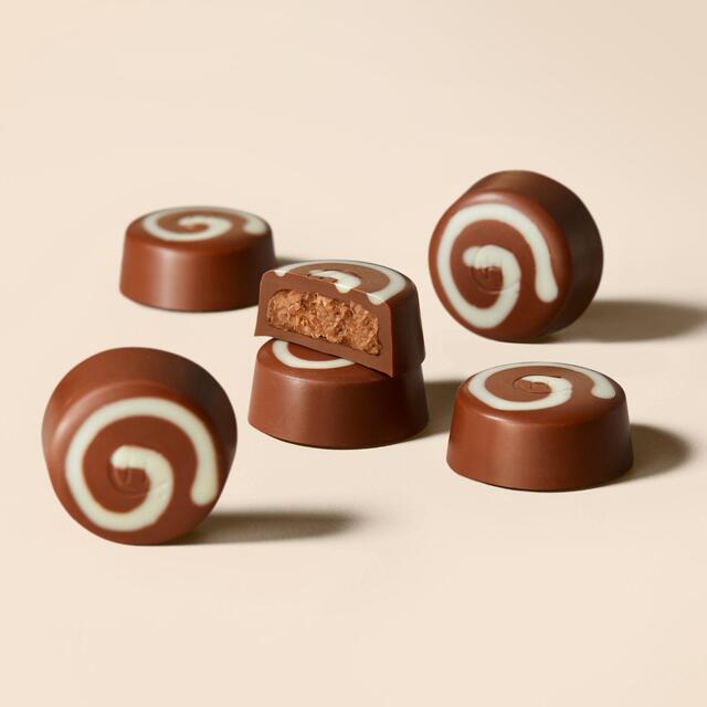 Hotel Chocolat Dizzy Praline 40% Selector thumbnail 3