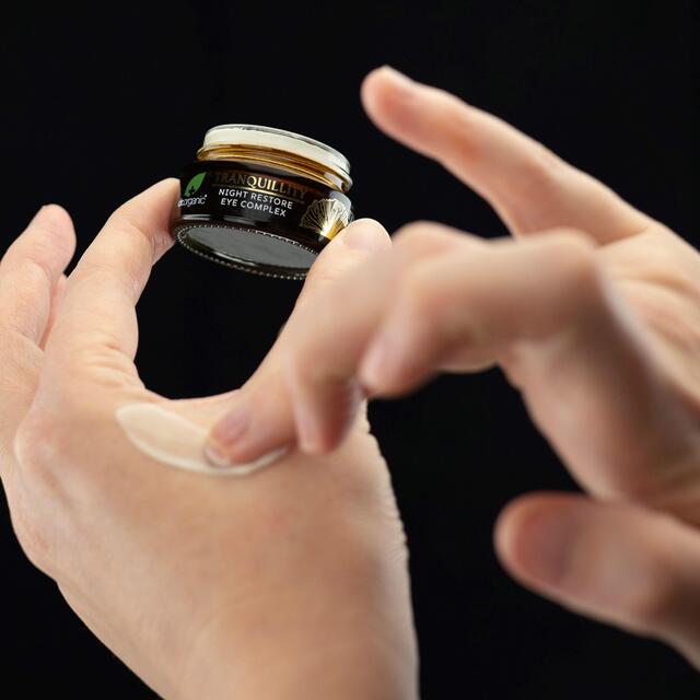 Dr Organic Evoke Tranquillity Restore Eye Complex Cream thumbnail 5