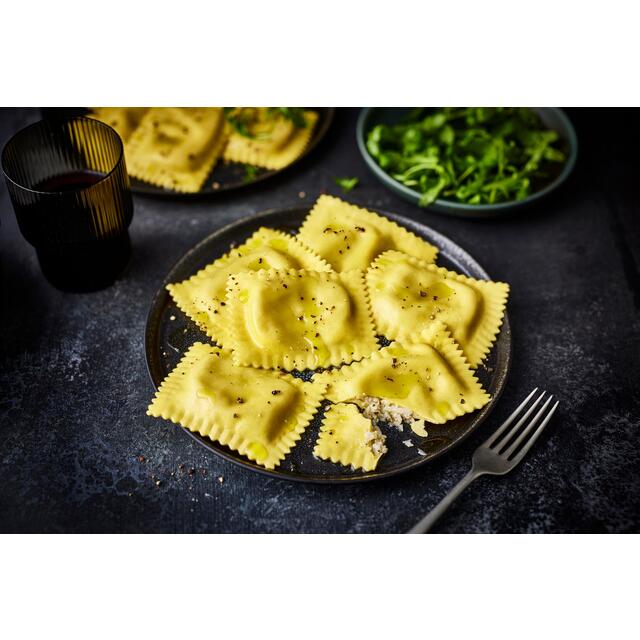 M&S Collection Italian Burrata Cacio E Pepe Ravioli thumbnail 3