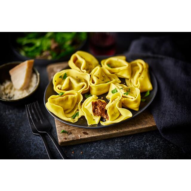 M&S Collection Beef Shin & Chianti Tortelloni thumbnail 3