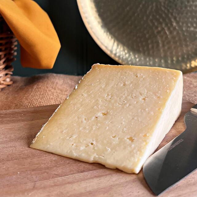 Paxton & Whitfield Yoredale thumbnail 2