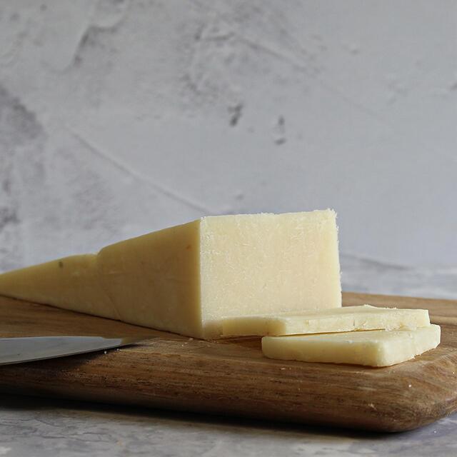 Paxton & Whitfield Devon Goat's Cheddar thumbnail 2