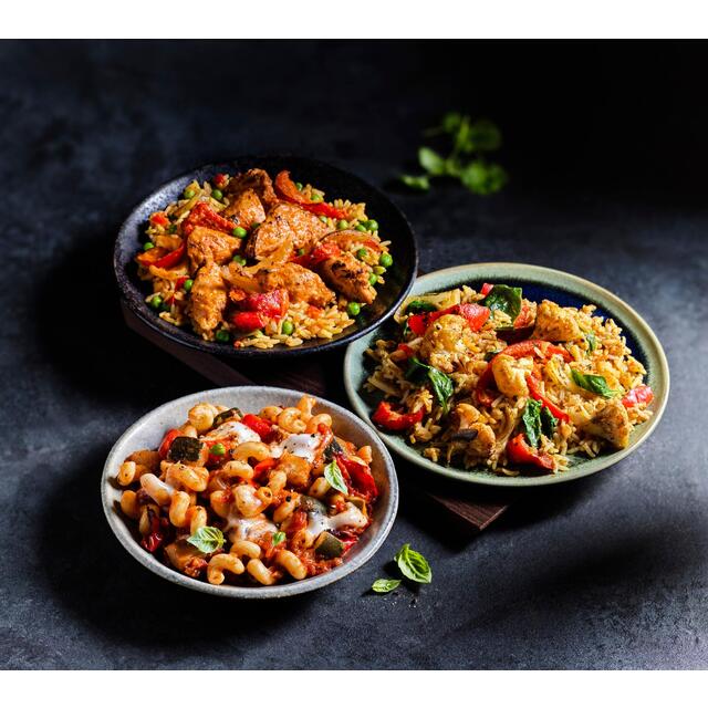 M&S Count On Us Roasted Vegetable Mozzarella & Tomato Pasta thumbnail 3