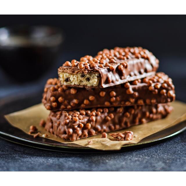 M&S Cookies & Cream Chocolate Protein Bar thumbnail 3
