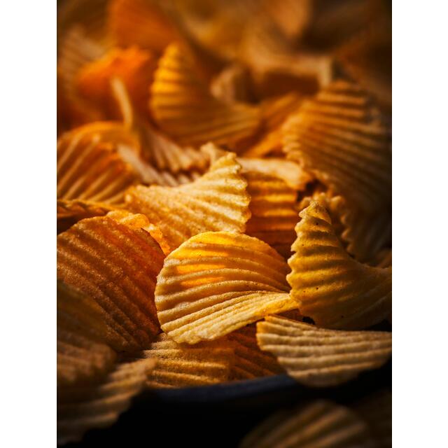 M&S Sizzling Steak Extreme Ridge Cut Crisps thumbnail 3