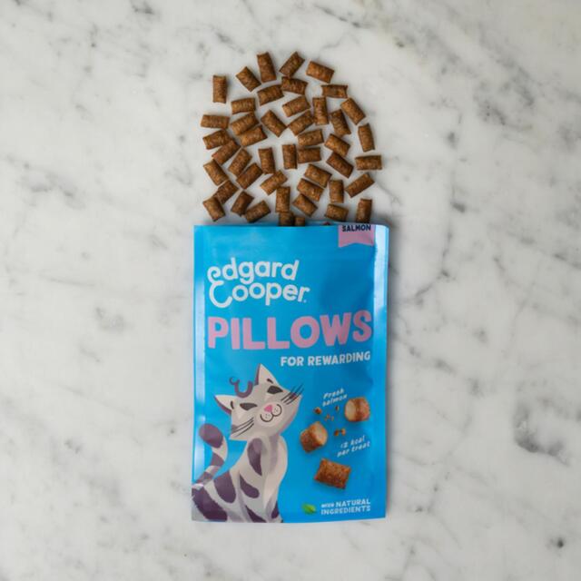 Edgard & Cooper Natural Cat Treat Pillows with Salmon thumbnail 5