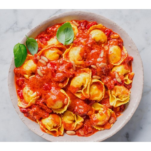 La Famiglia Rana Sundried Tomato & Pecorino Fresh Sauce thumbnail 2